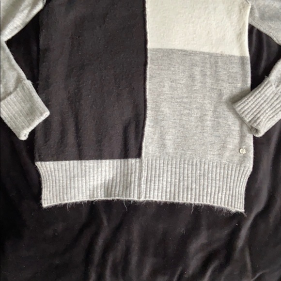 ❤️POINT ZERO PATCH WORKED COLOR BLOCKING SWEATER❤️ - Picture 9 of 15